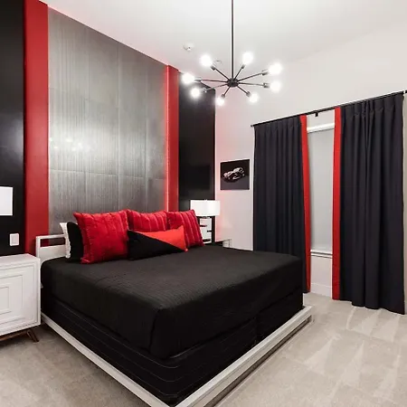 Chic 7 Bdrm Mansion With Games Room